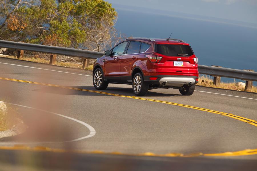  Ford Escape Titanium 2016 года  (фото 24 из 28)